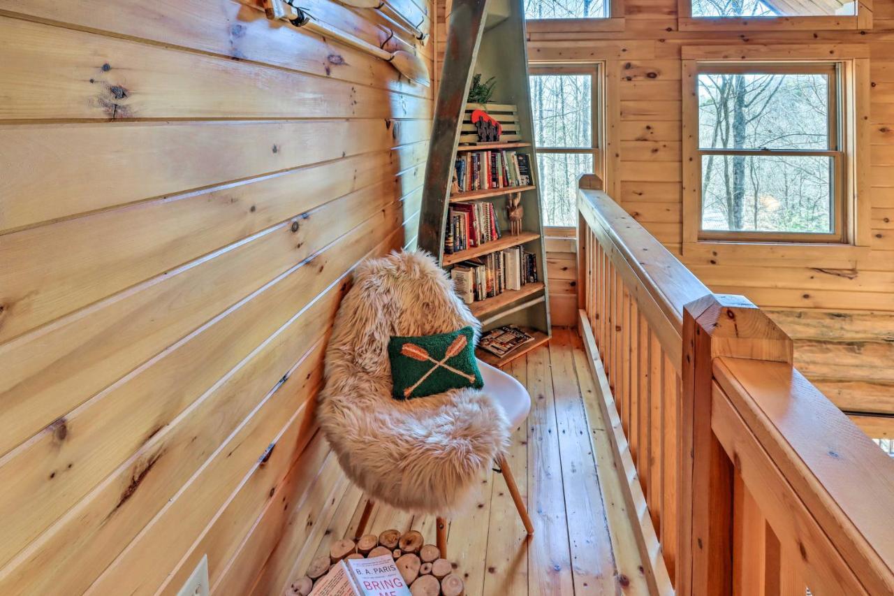 Casa vacanze Log With Hot Tub And Game Room! Blue Ridge