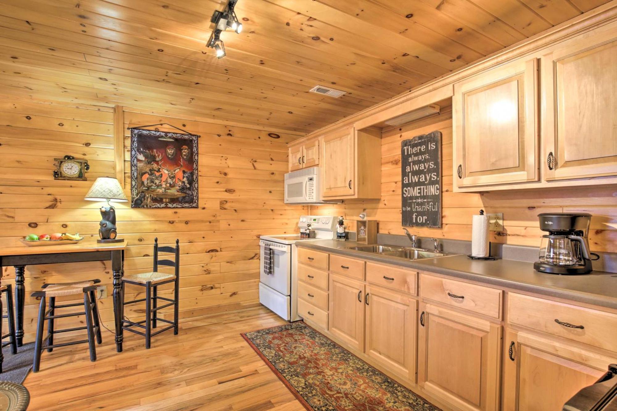 Log With Hot Tub And Game Room! * Blue Ridge