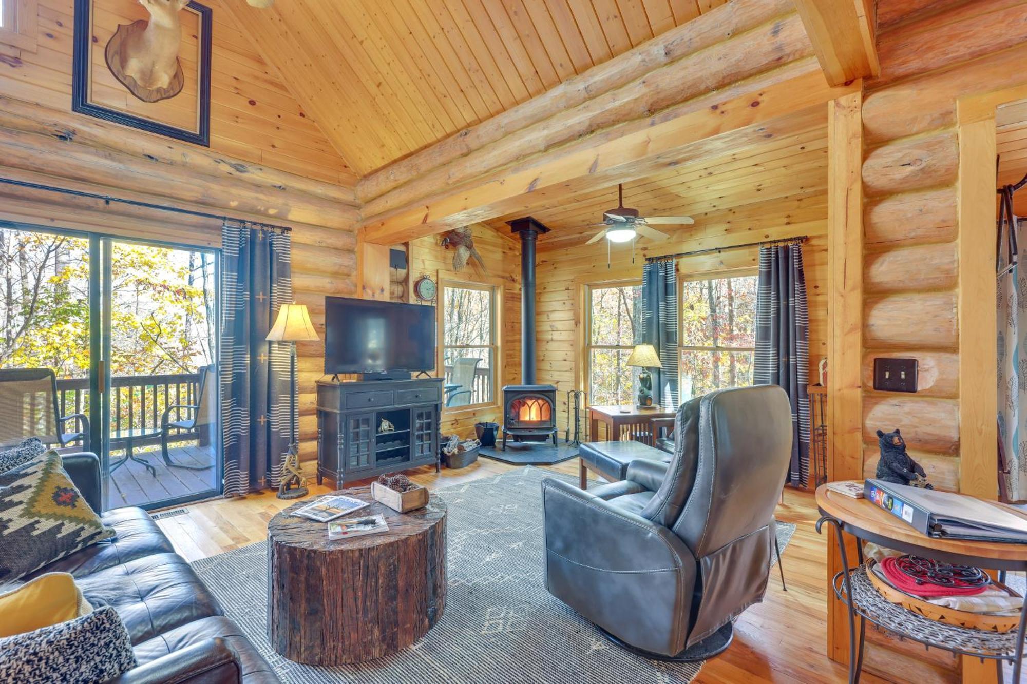 Log With Hot Tub And Game Room! Casa vacanze