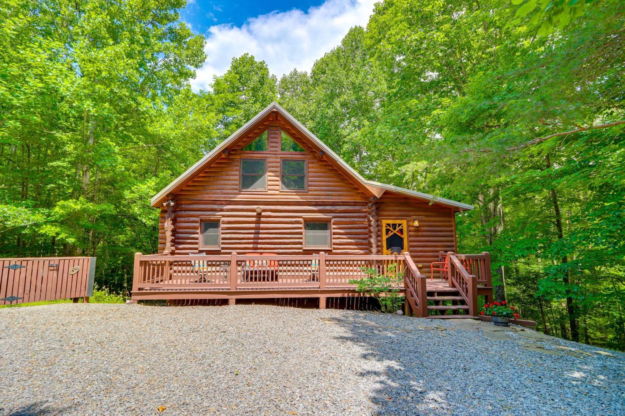 Casa vacanze Log With Hot Tub And Game Room! Blue Ridge