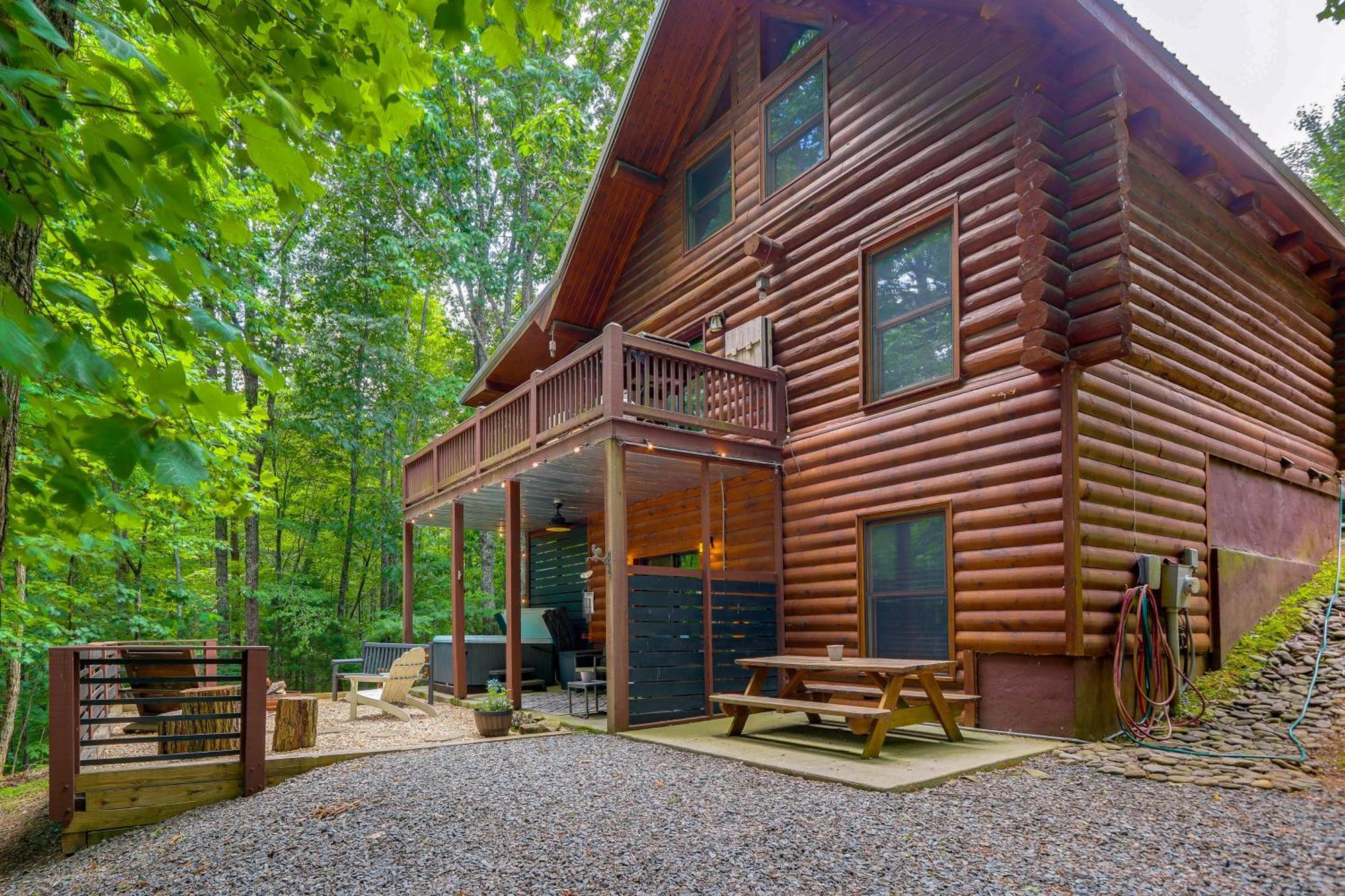 Log With Hot Tub And Game Room! Casa vacanze